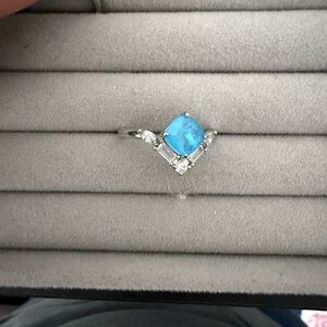 Chic Silver Ring with Blue Gemstone